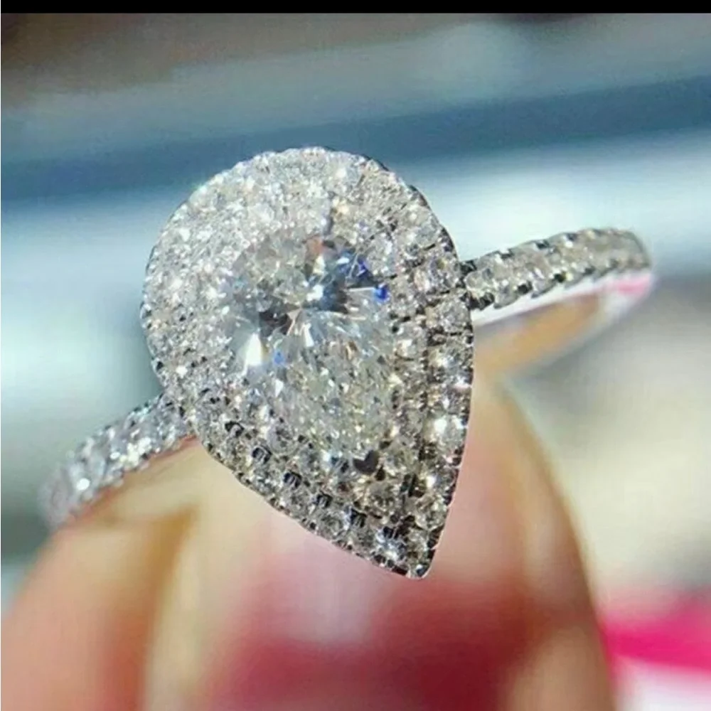 🌹Elegant silver plated, inlaid waterdrop shape zircon ring size 7 - Picture 2 of 5